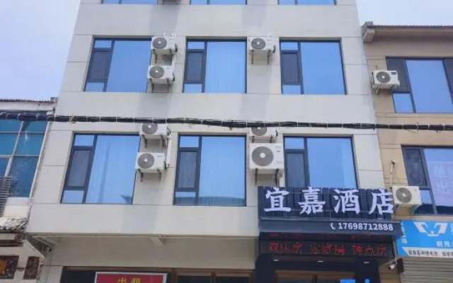 Mengzhou Yijia Hotel