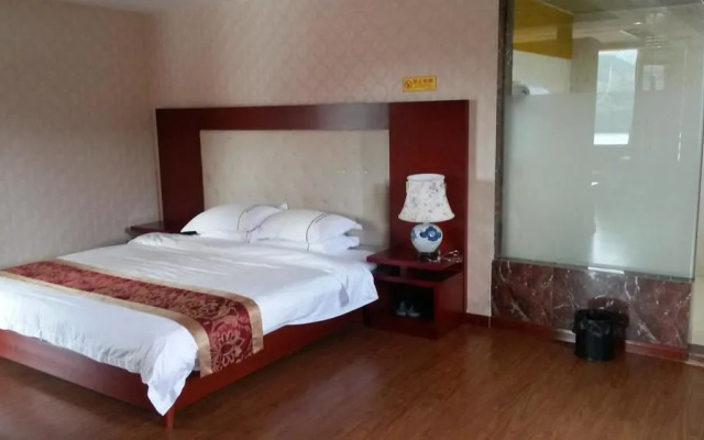Xiangcaohu Holiday Hotel(金秀香草湖假日酒店)