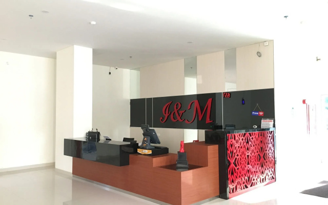 I&M Hotel Billiard