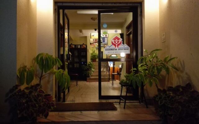 Отель Sagarmatha Apartment Bed & Breakfast Непал, Лалитпур - отзывы, цены и фото номеров - забронировать отель Sagarmatha Apartment Bed & Breakfast онлайн вид на фасад
