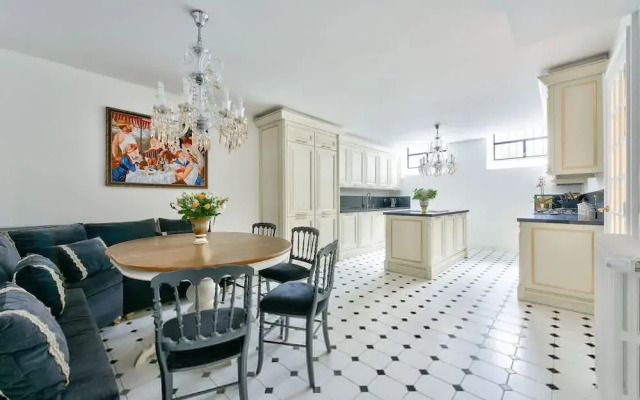 Noble Luxury Residence in the Heart of Paris