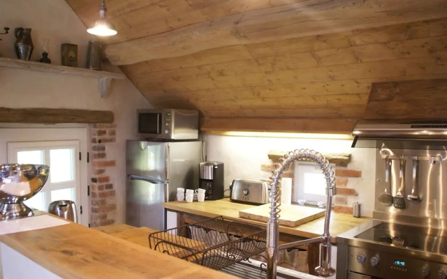 Unique Holiday Home With Pool in Combreux Centre