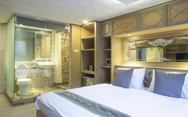 Golden Mountain Hostel