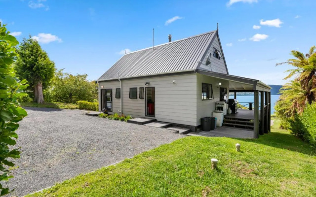 Splendour on Spencer - Lake Tarawera Holiday Home
