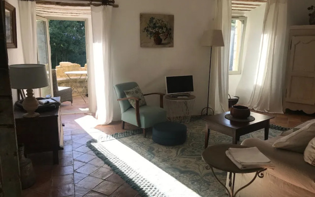 House La France -Ramparts & Riverside Apartment