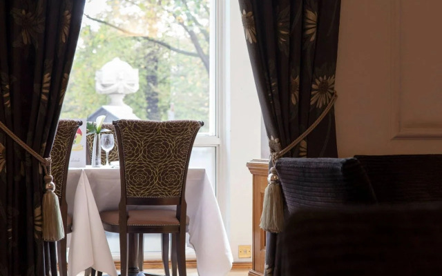 Thistle Hyde Park Hotel