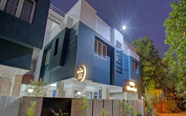 Hive Service  Apartment by OYO Rooms