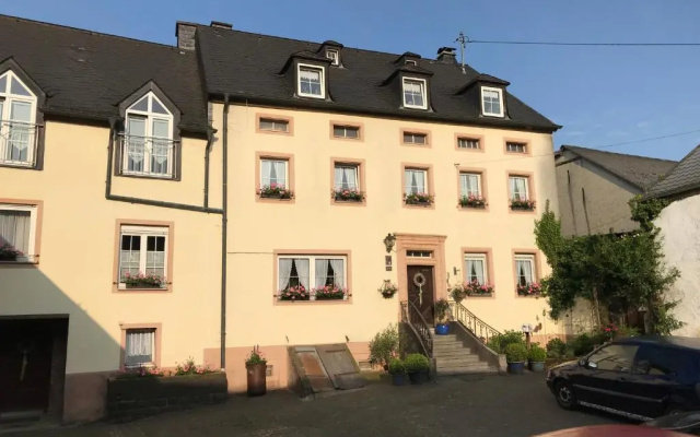 4 Kreuzstraße Laaschhof