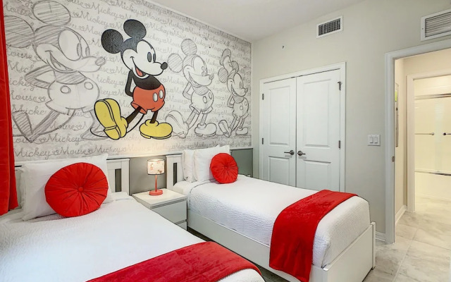 Modern Condo Near Disney Foosball Water Park!