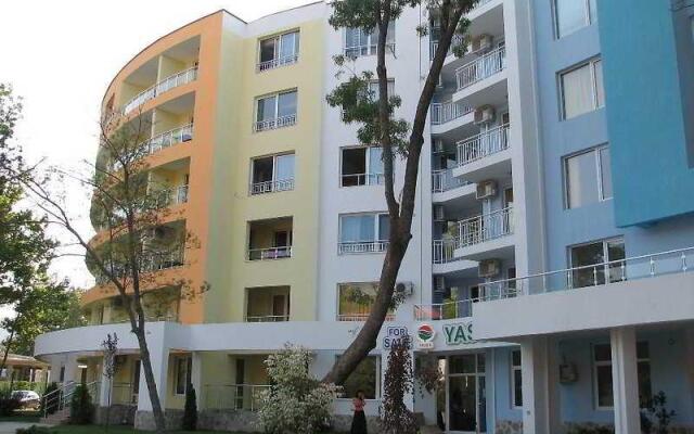 Отель Yassen Apartments Болгария, Солнечный берег - отзывы, цены и фото номеров - забронировать отель Yassen Apartments онлайн вид на фасад