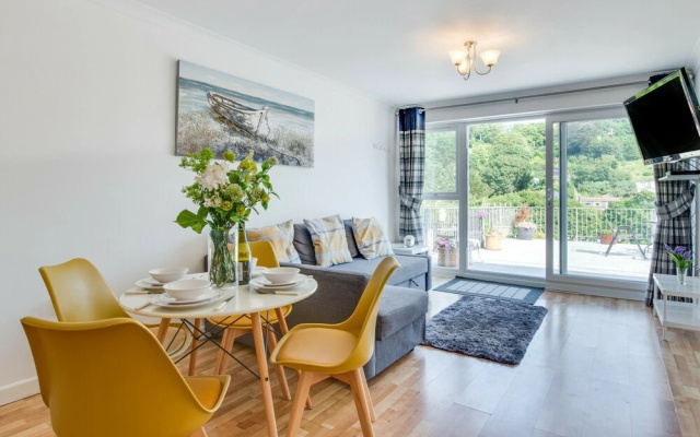 Stylish Villa in Millendreath near Sea
