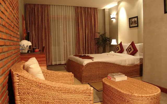 Frangipani Fine Arts Hotel