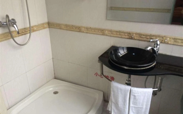 Xingyi Longtai Inn