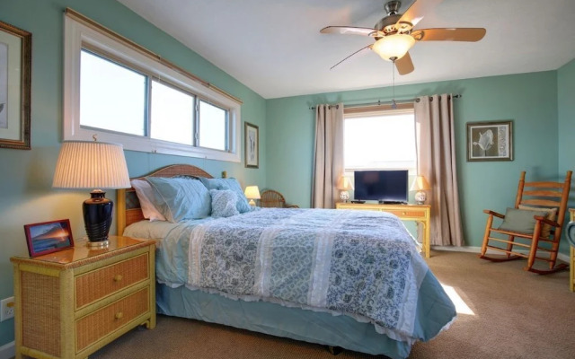 Windchimes 4 Bedroom Home by RedAwning
