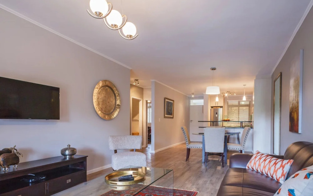 Cape Town City Accommodation The Island Club
