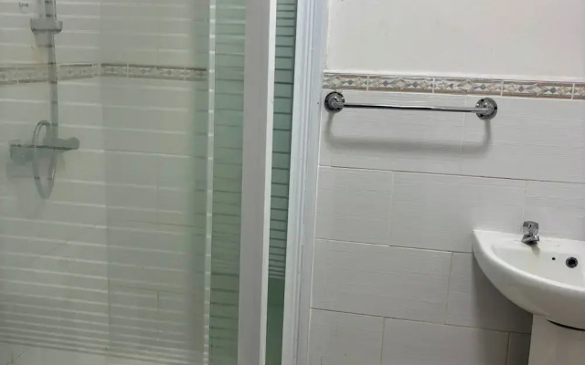 Family Ensuite in Dudley
