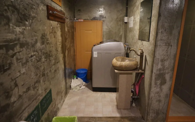 Guesthouse H