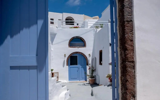 Labyrinth Traditional Houses