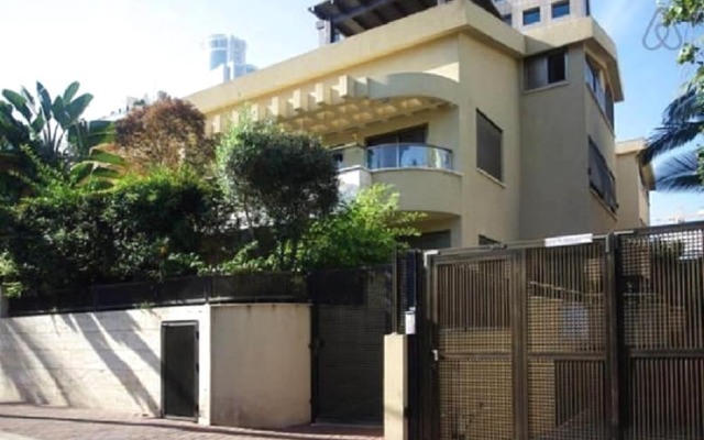 Отель Shelly's Home Boutique Aparments Рамат-Ган вид на фасад