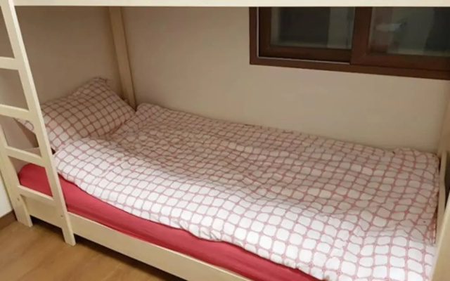 Van Guesthouse - Hostel