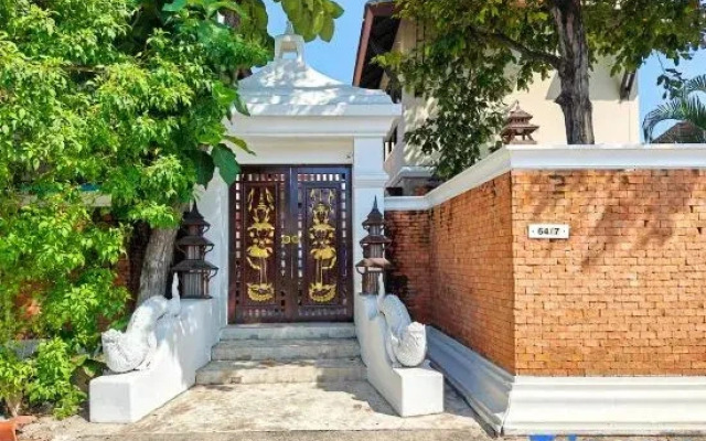 Pool Villa 8 Bedroom 20 people Devara