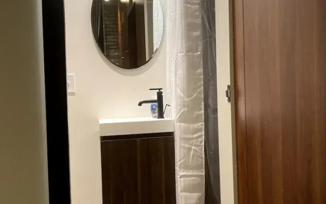 424 Gold Way - Studio Apt. 401
