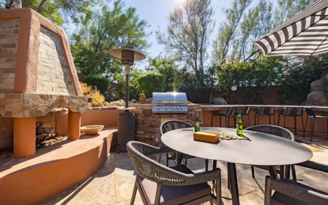 Scottsdale Desert Oasis w/ Pool, Putting Green & Outdoor Lounge Sandflower by Avantstay
