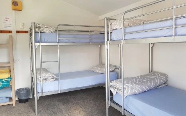 Tidewater Motel and Tourist Park - Hostel