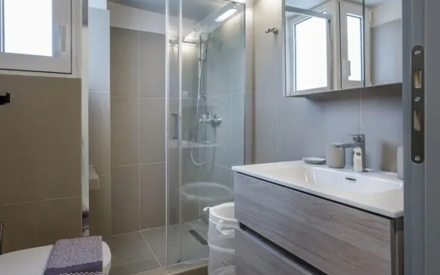 Lush 2bed apt. at the Acropolis