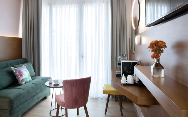 Zeus Essence Wyndham Athens Residence