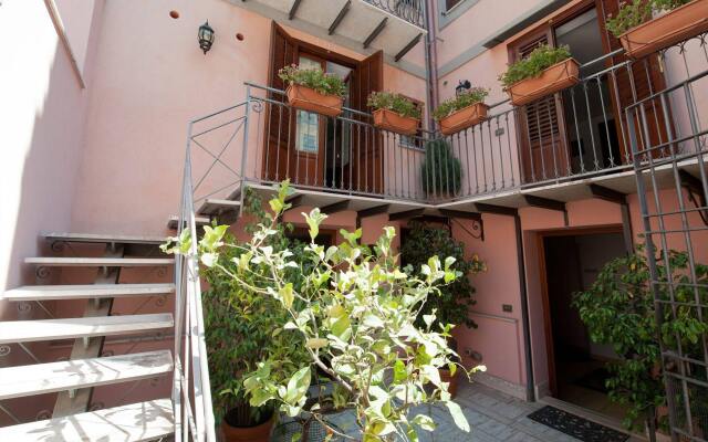 Отель Residence Il Capo Италия, Палермо - 1 отзыв об отеле, цены и фото номеров - забронировать отель Residence Il Capo онлайн вид на фасад