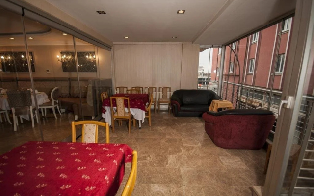 Saros Hotel