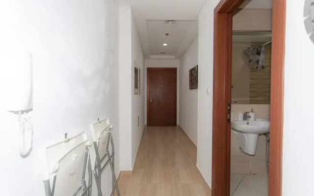 Cozy studio steps from city stadium