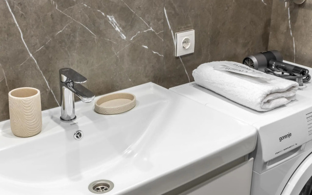 Aura на улице Курсантов - Кировцев