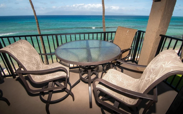 Papakea A403 3 Bedroom Condo by RedAwning