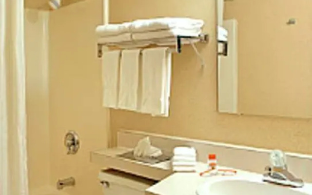 Regency Inn and Suites, Anoka