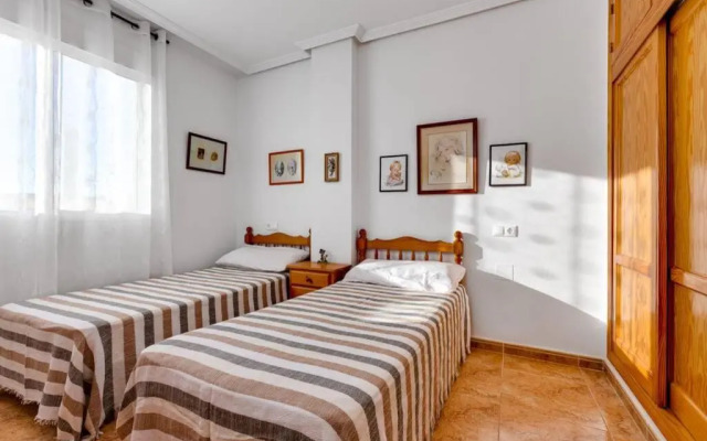 Apartment Ramon Gallud 204