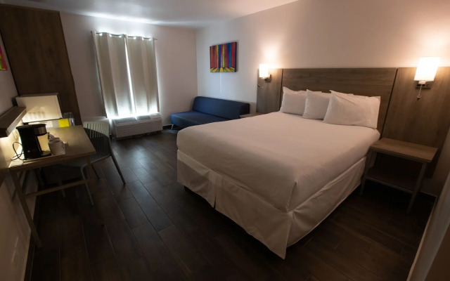 Hotel Mesaluna Near American Consulate