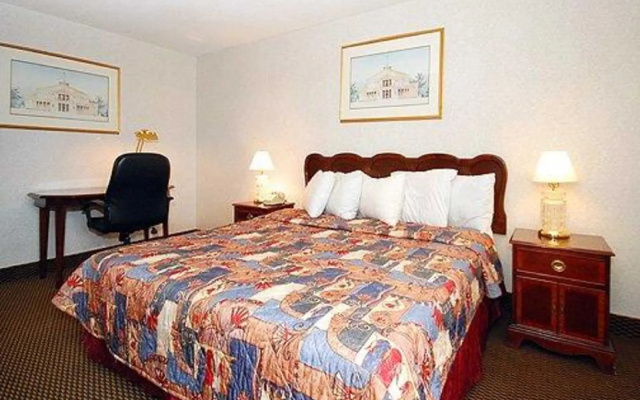 Econo Lodge Chicopee