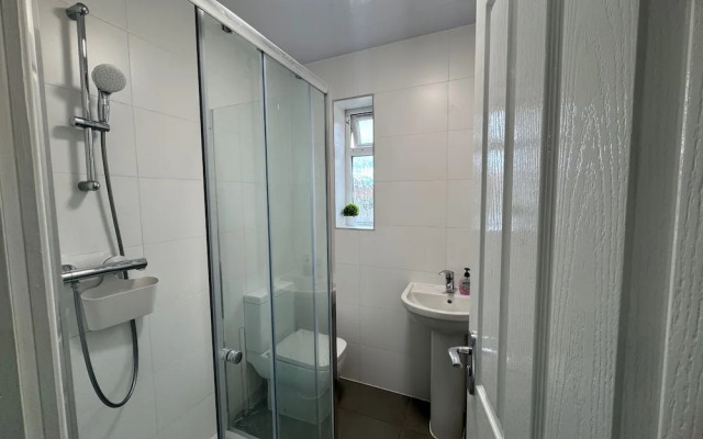 Apartment Sleeps 6 With Wifi