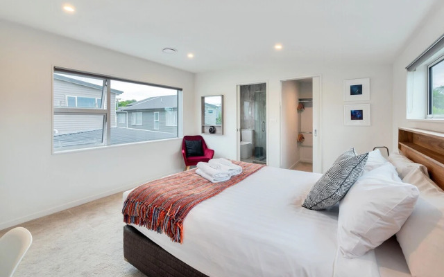 Elegant and Stylish Retreat in Epsom