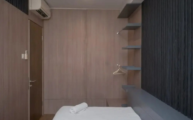 Comfy And Modern Look 2Br At Yukata Suites Apartment