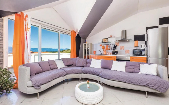 Stunning Home in Cavle With Wifi and 3 Bedrooms
