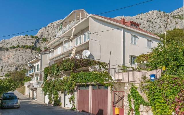 Apartment and Rooms Tatijana