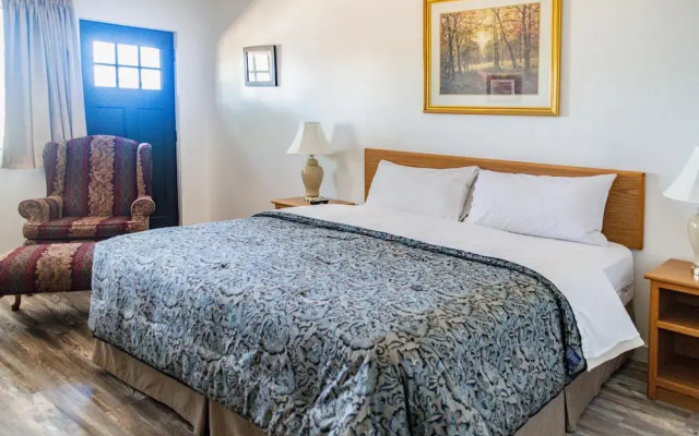 Riverwood Inn Hotel Deluxe King Suite