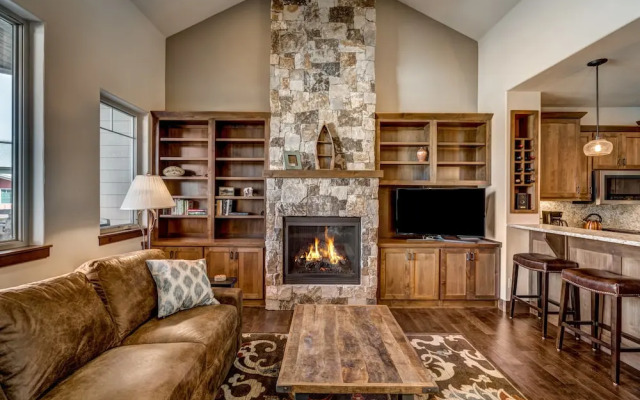 Steamboat Springs Skiers Townhouse by RedAwning