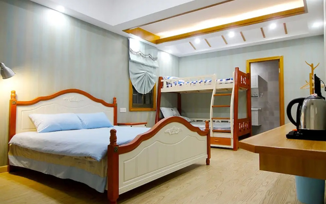 Xiang Shan Lin Hai Homestay