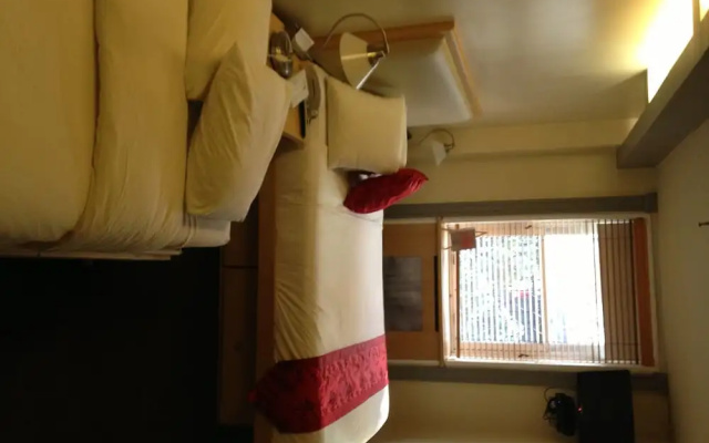 Colonial House Inn