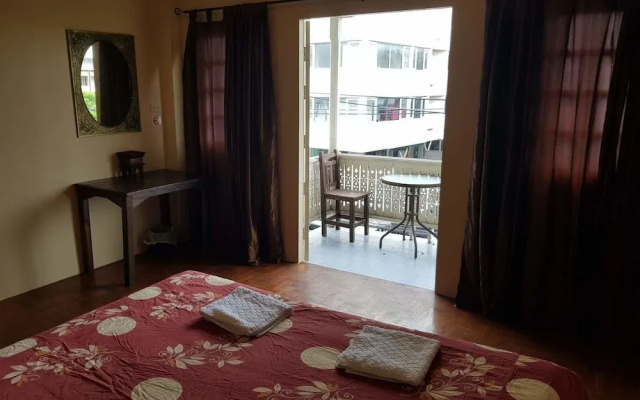 Siam Tulip Guesthouse & Restaurant