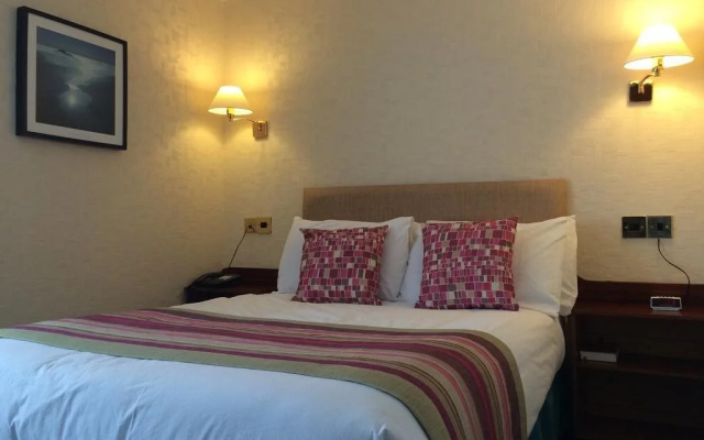 Clan Macduff Hotel